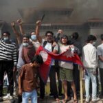 Brutal! Demonstran Pukuli Menlu Nepal – Menkeu Dikejar Massa