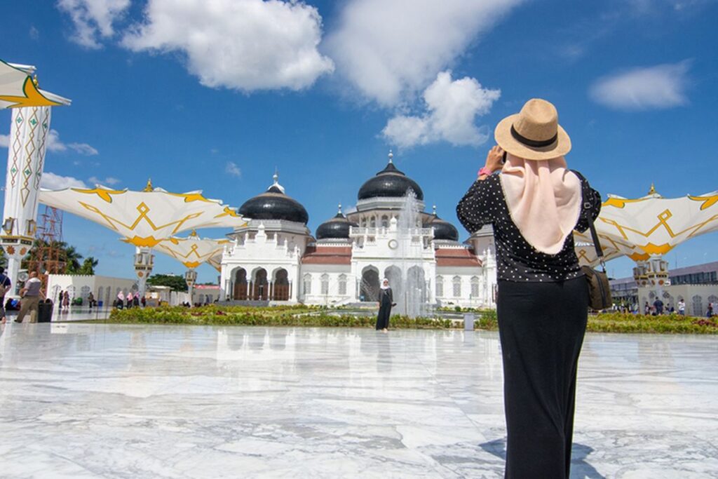 wisata halal Indonesia